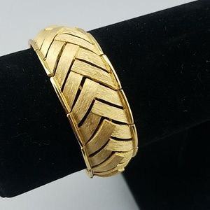 NWT Crown Trifari Gold Linked Chevron Bracelet